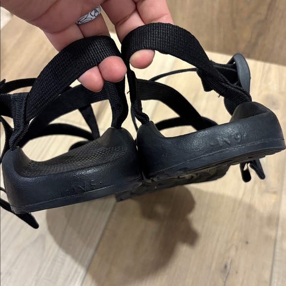 Chaco Women's Z/2 Adjustable Strap Classic Sandal Black j105430 Size 9 Toe Strap - Picture 2 of 8